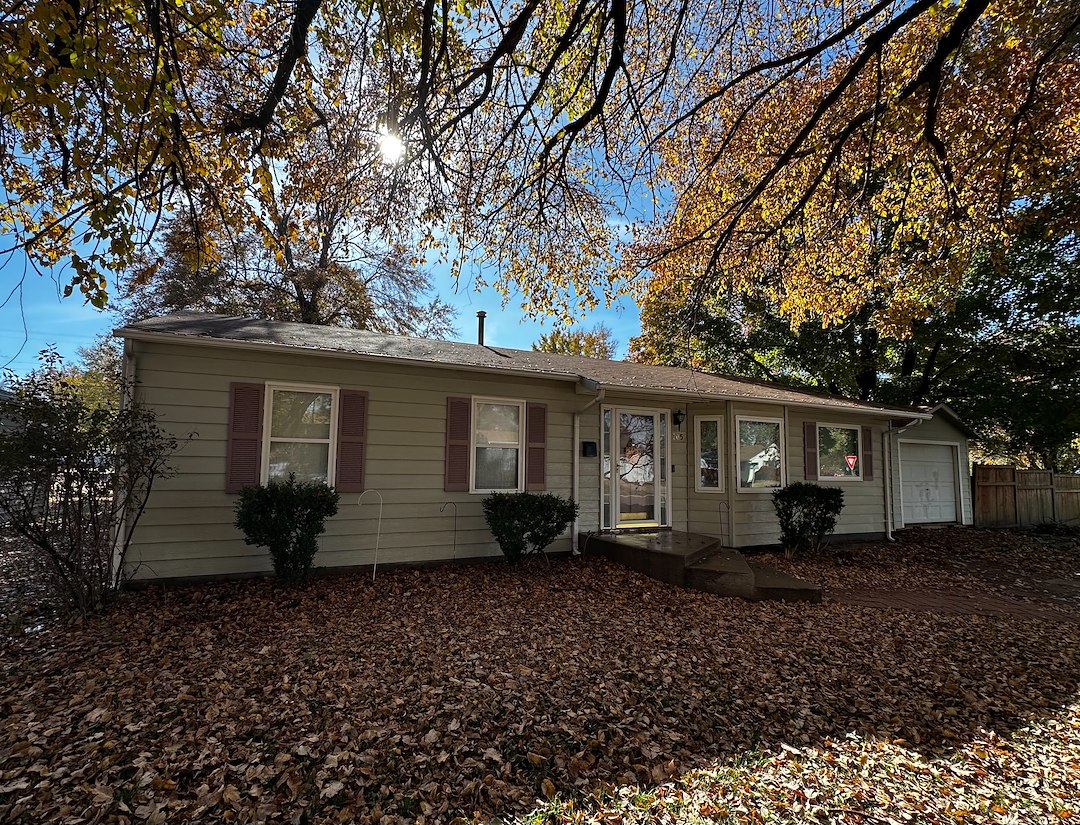 El Dorado, Kansas Revival: Gutters Gleam, Siding Shines – Buffalo Pressure Washing Brings the Sparkle Back!